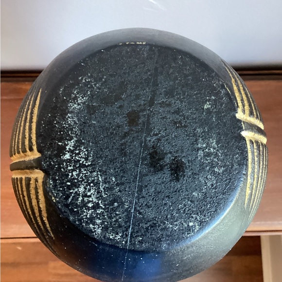 Black wood vase with tropical palm leaf - Picture 6 of 8